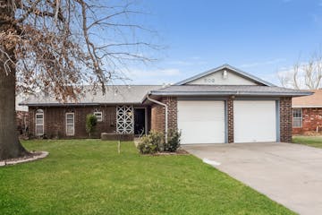 806 ARLINGTON DR YUKON, OK 73099